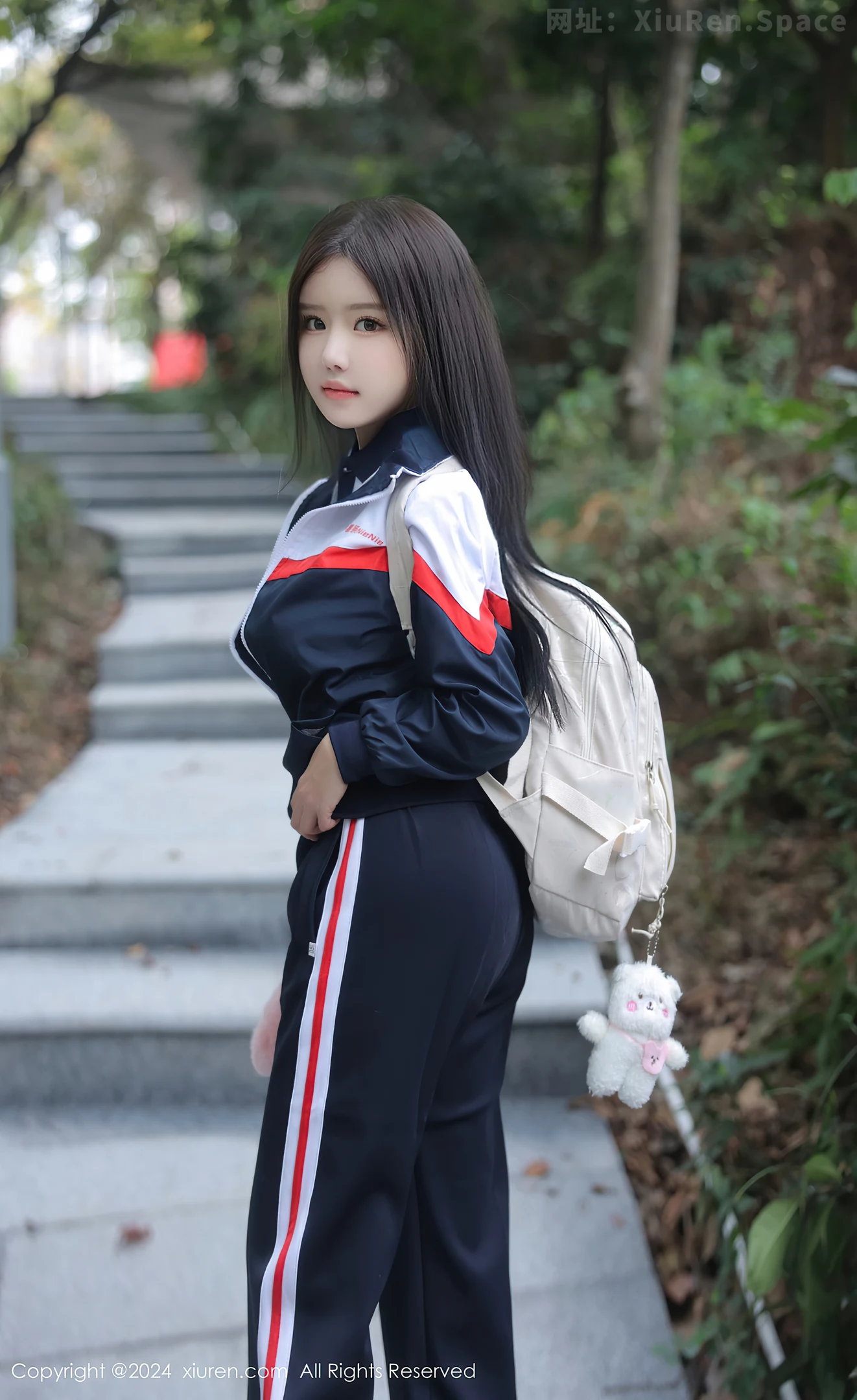 图片[6]-[XiuRen秀人网]VOL.8335 模特小薯条nienie户外性感学生运动装露超薄肉丝撩人诱惑写真88P-秀人网官方网站